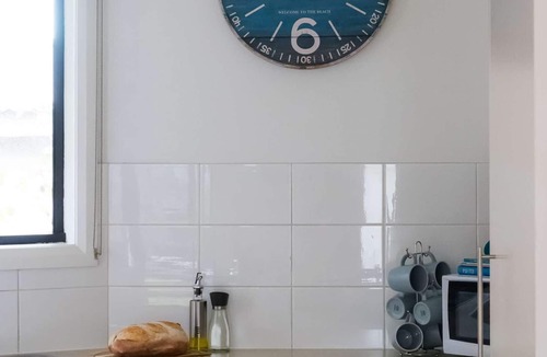 Dromana House | Sandy Days - 3 Bedroom home with secure backyard - 4pm check out on Sundays*