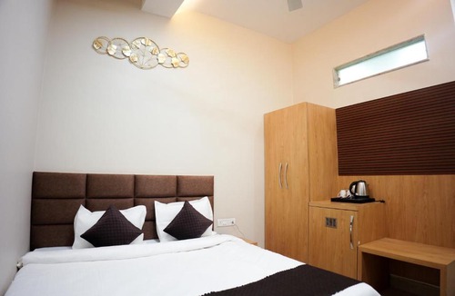 Varanasi Hotel | Satguru Villa