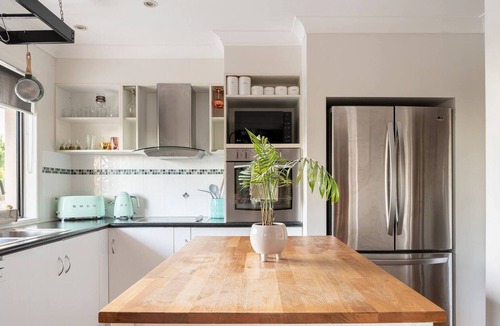 Lower Beechmont Ski Chalet | Scenic Rim Retreat: Mountain Oasis With Spa & BBQ