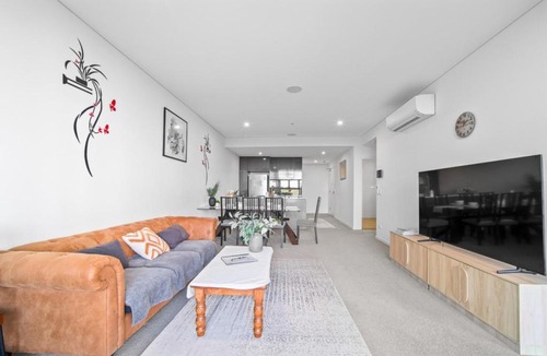 Wentworth Point Apartment | Scenic Skyline view2BR APT close to OlympicPark