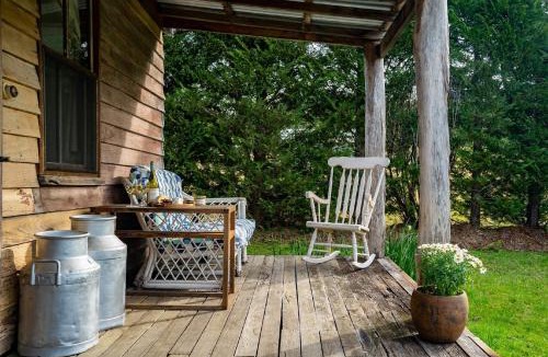 Kangaroo Valley House | Scribbly Gum Cottage -Rustic Picturesque Romantic