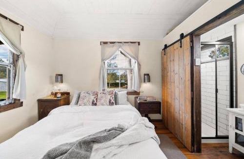 Kangaroo Valley House | Scribbly Gum Cottage -Rustic Picturesque Romantic