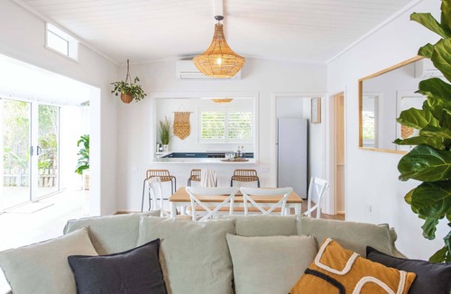 Yamba House | Sea Breeze Cottage - Oceanstays - Pet Friendly