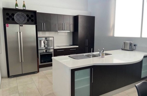 Wallaroo House | Sea Breeze Waterfront Retreat - Wallaroo Marina Frontage