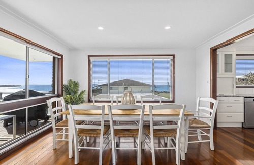 Emerald Beach House | Sea Change - Spectacular views without the huge price tag! Walk