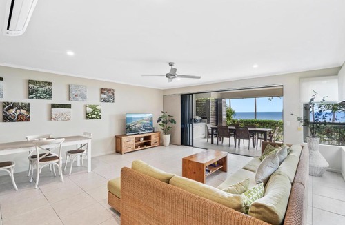 Trinity Beach Apartment | Sea Point on Trinity Beach
