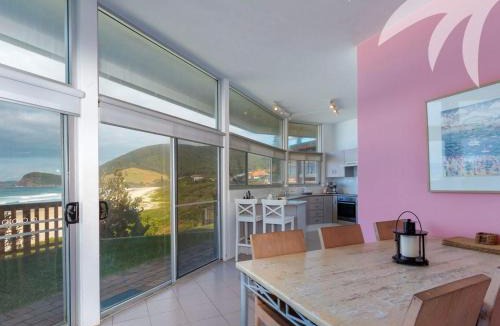 Boomerang Beach House | SeaCrest on Blueys Beach