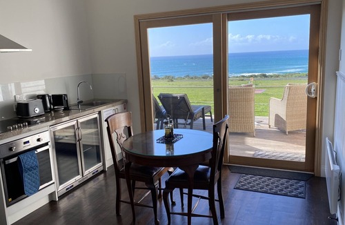 Sugarloaf House | Seacroft Studio - Self Contained Apartment With Stunning Ocean Views