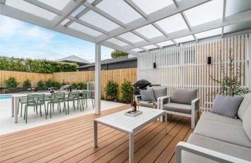 Rosebud House | Seaspray Cottage - Heated Pool Beach