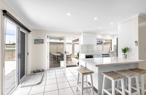 Mooloolaba Villa | Seatides Mooloolaba -Pet friendly luxury home with heated pool!