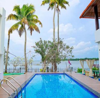 Muhamma Villa | Seclude by the Lake, Alleppey