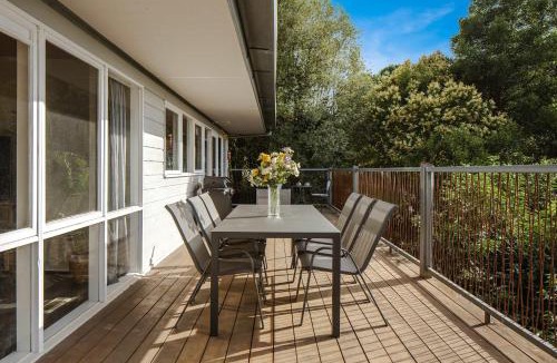 Monbulk House | Seednest Treehouse Spectacular Mountain View