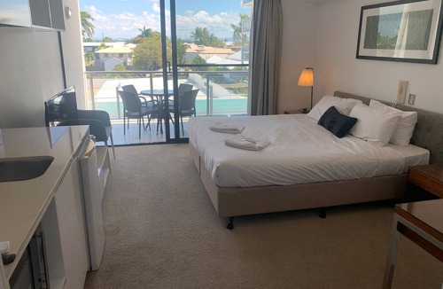 Mackay Apartment | Self Check in Modern Studio Apartment