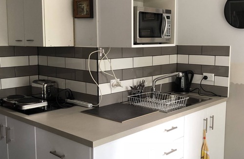 Coorparoo House | Self Contained Guest Suite with Private Entrance