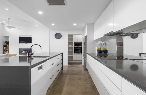 Sawtell House | Serendipity - Pool, Gas Fireplace, BBQ, Walk to Beach and Cafes