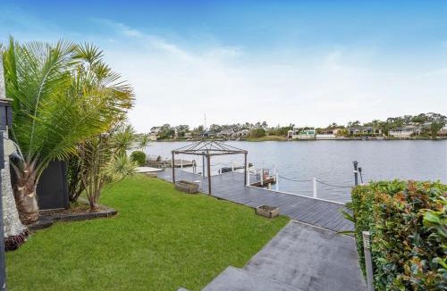 Gold Coast House | Serene 5BR Waterfront Escape - Prestige