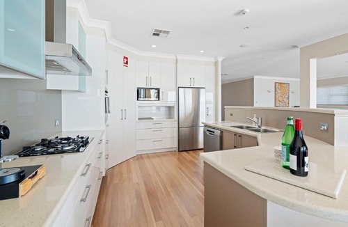 Point Clare House | Serene By Coast Hosting