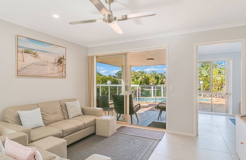 Elanora House | Serenity at Elanora - Waterfront Elanora - Min 3 Night Stays!