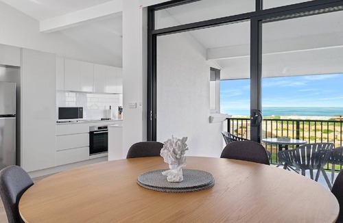 The Entrance North House | Serenity on the Sand.