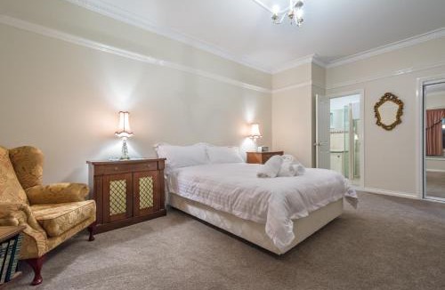 Albany House | Serpentine Rose