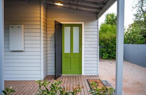 Red Cliffs House | Settlers Cottage on Fitzroy Sleeps 6