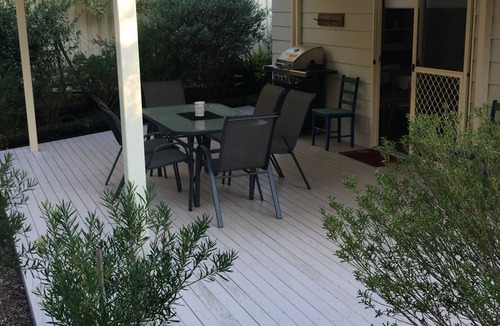 Sussex Inlet House | Shazza's Retreat - A quiet getaway (Pet Friendly)