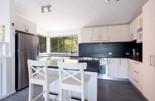 Long Beach Villa | Shell Cottage: Spacious Family Accommodation 2 min Walk to Beach & Ocean views