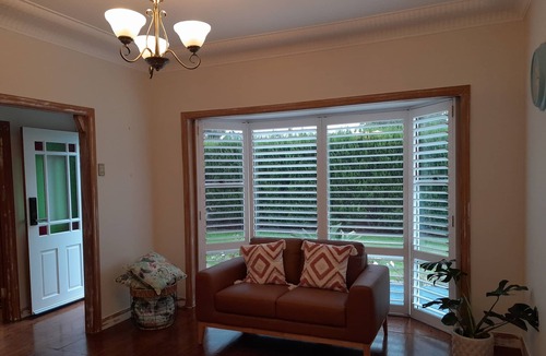 Shellharbour House | Shellharbour Village 3 Bedroom house with large pool, walk to beach & Cafes