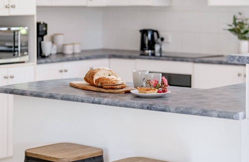 Narrawallee House | Shells Narrawallee - 800m from Narrawallee Beach