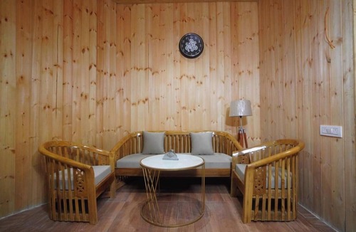 Kempty Range Hotel | Shiku Glamping Stays