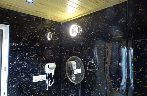 Kempty Range Hotel | Shiku Glamping Stays