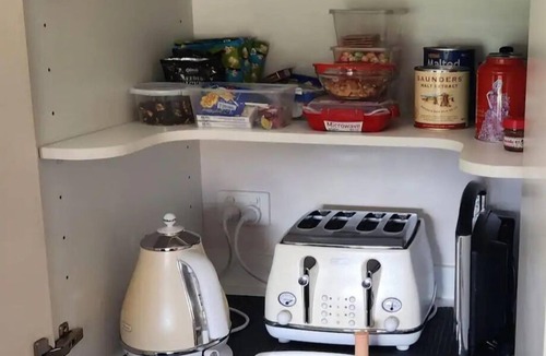 Griffith House | Short term stay perfect for the business traveller Pet friendly