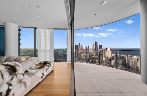 Broadbeach Apartment | Signature Oceanview Residence 2 Car Spaces