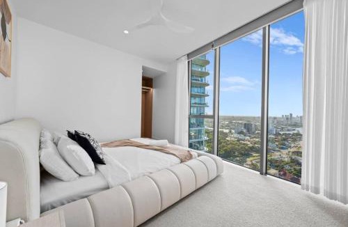 Broadbeach Apartment | Signature Oceanview Residence 2 Car Spaces