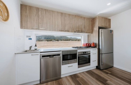 Buckaroo Cottage | Silver Oak Quiet Countryside Cottage by the Vines