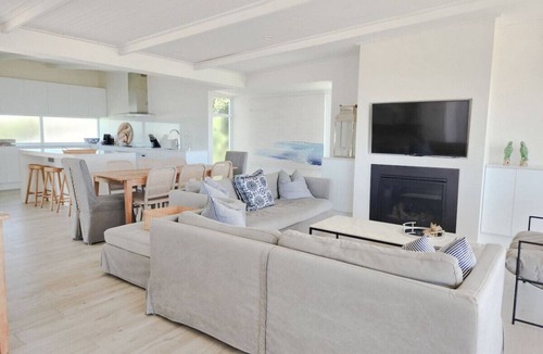 Silver Sands House | Silver Sands White House - Beachfront Oasis