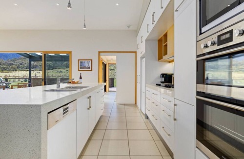 Lake Crackenback Ski Chalet | Silvercloud Chalet | Crackenback | Massive chalet