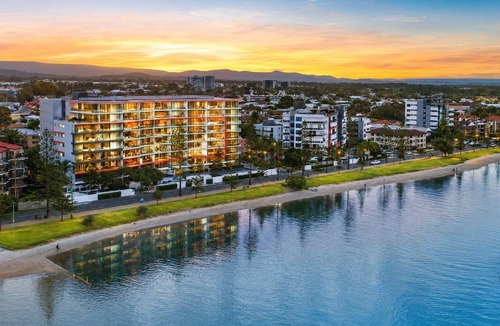 Biggera Waters Apartment | Silvershore Apartments on the Broadwater