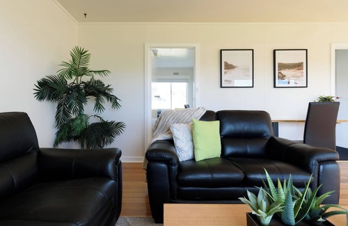 Low Head House | Simple & Comfortable Coastal Retreat