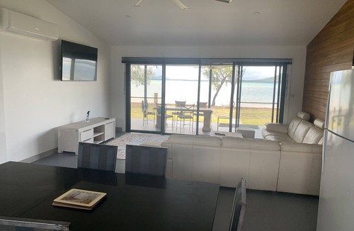 Whitsundays Resort | Sinclair Bay Resort (Unit 1) - Peaceful waterfront retreat on private estate