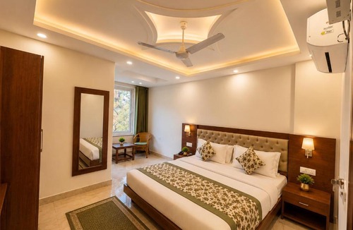Tapovan Hotel | Sitara Premium Dhakad Gold, Near Lakshman Jhula, Tapovan