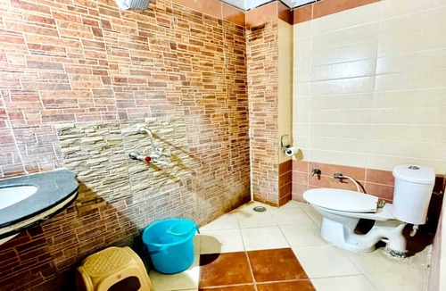 Kolar Road Hotel | SKG Royal Palace