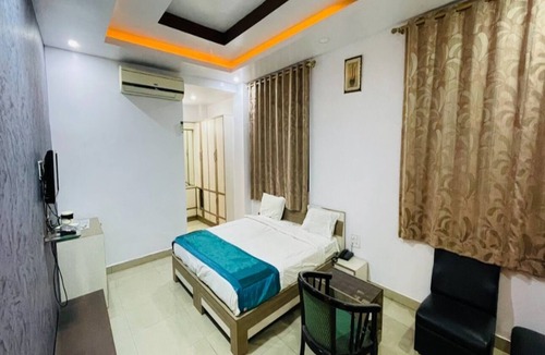 Kolar Road Hotel | SKG Royal Palace