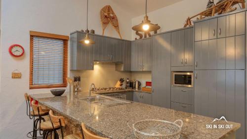 Thredbo Ski Chalet | Ski In Ski Out 11