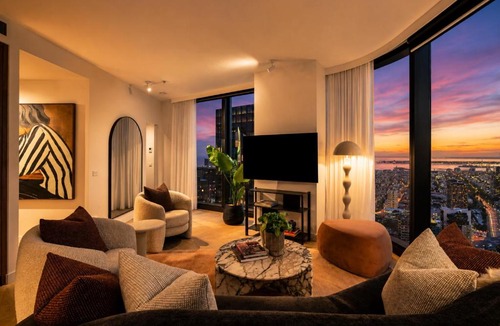 Southbank Apartment | Sky-High Opulence Panoramic Melbourne Views