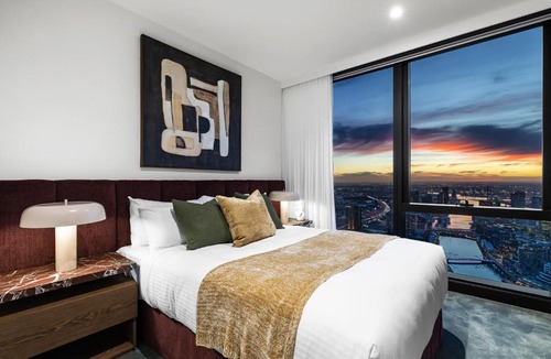 Southbank Apartment | Sky-High Opulence Panoramic Melbourne Views