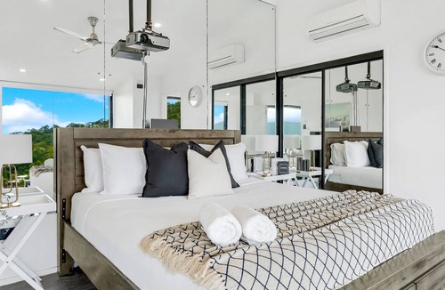 Bayview Heights Apartment | Sky High- Ultimate views 10mins from Cairns CBD