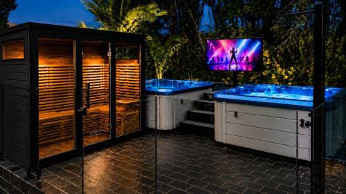 Malua Bay House | SKYES BEACH HOUSE spas sauna arcade machines