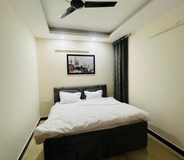 Gurugram Villa | Skyline Retreat by Housiify