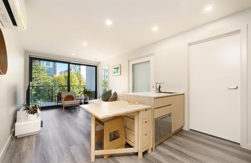 Braddon Apartment | Sleek Braddon Apartment Near Canberra Centre - Hosted by Canstay